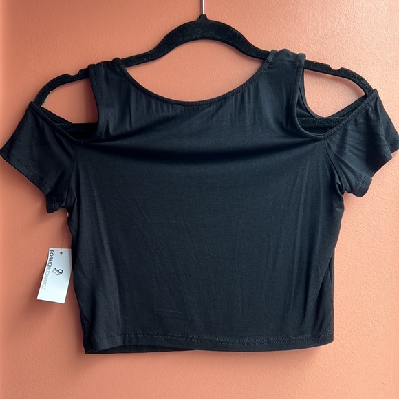 Foreign Exchange Black Cold Shoulder Cropped Tee - Picture 2 of 3